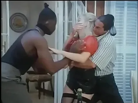 A brutal man’s stunning mother-in-law arrived unexpectedly, wearing a tight