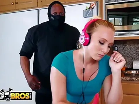 AJ Applegate’s sexy ass paraded, sparking intense, wild reactions.