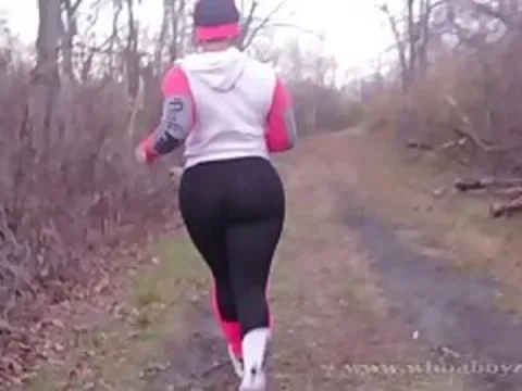 Cali kush big booty gets bang outdoors while running