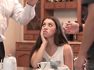 Ã„lterer Vater dringt in nuttig Teen mit seinem harten ...