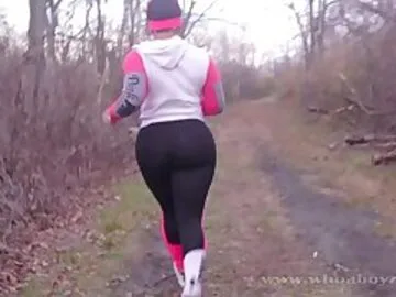 Cali kush big booty gets bang outdoors while running