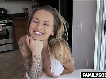 A young son met a sexy mom in the kitchen