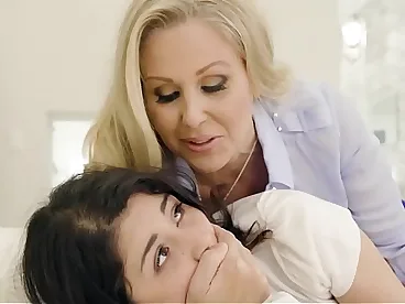 A stepdaughter asked her stepmom for help, Julia Ann assisted.