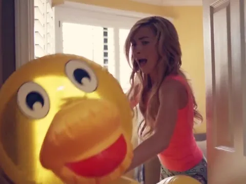 Petite teen Kylie Nicole got banged and facialised in a steamy