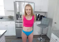 Blonde Babe wird im Bandcamp in einem heißen XXX-Video unanständig.