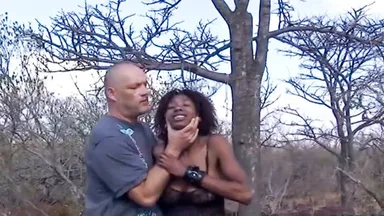 A woman was caught in the act of theft by a man outdoors