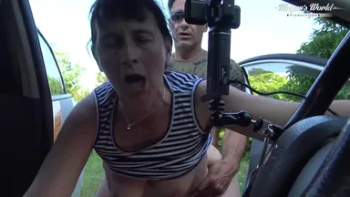 A mature woman seduced a passerby and get raped outdoors