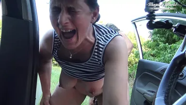 A mature woman seduced a passerby and get raped outdoors