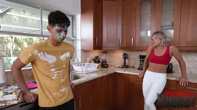 The stepson helped his mother for Labor Day, rewarding her